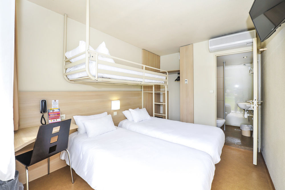 Hotel The Originals Access Bordeaux Aeroport